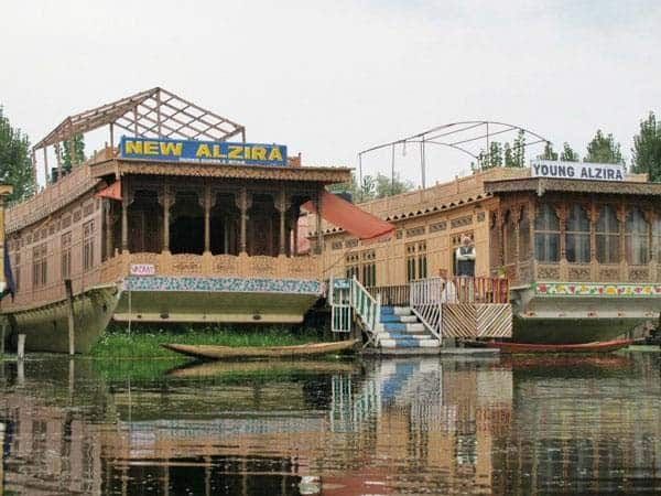 undefined Young Alzira Group of Houseboats 2